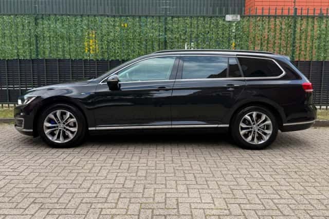 Volkswagen Passat (2016) thumbnail 2