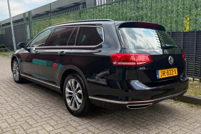 Volkswagen Passat (2016) thumbnail 3