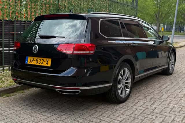 Volkswagen Passat (2016) thumbnail 4