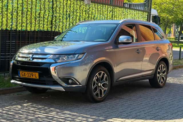 Mitsubishi Outlander (2015) thumbnail 1