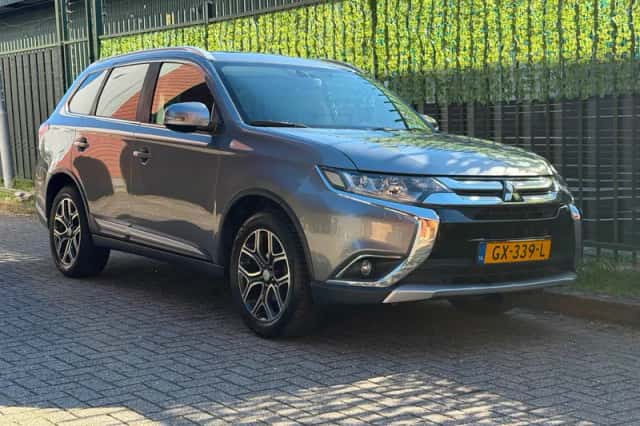 Mitsubishi Outlander (2015) thumbnail 6