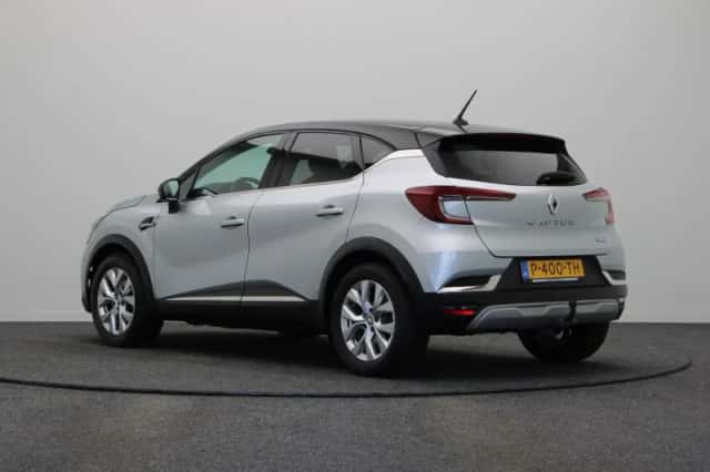 Renault Captur (2022) thumbnail 2