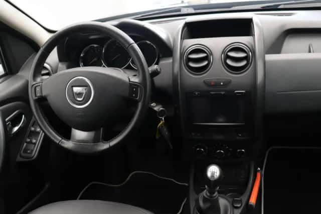 Dacia Duster (2016) thumbnail 4
