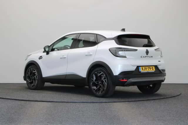 Renault Captur (2025) thumbnail 2
