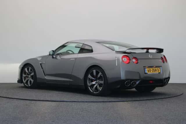 Nissan GT-R (2009) thumbnail 2