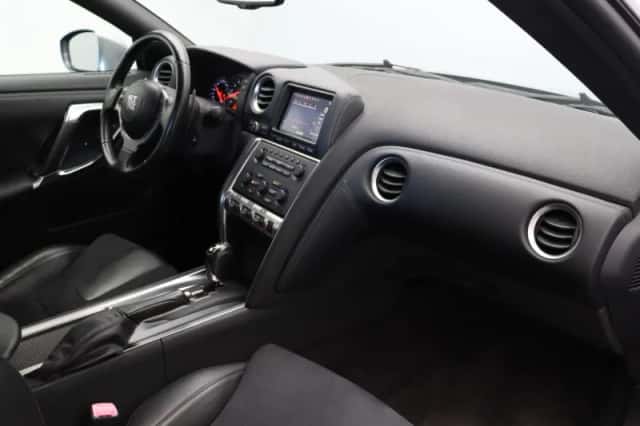 Nissan GT-R (2009) thumbnail 4