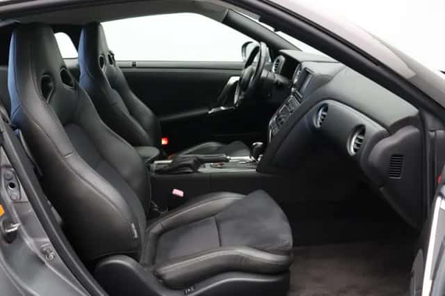 Nissan GT-R (2009) thumbnail 5