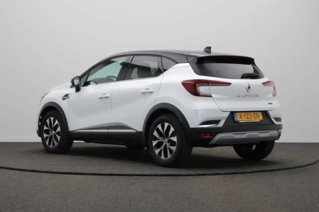 Renault Captur (2024) thumbnail 2
