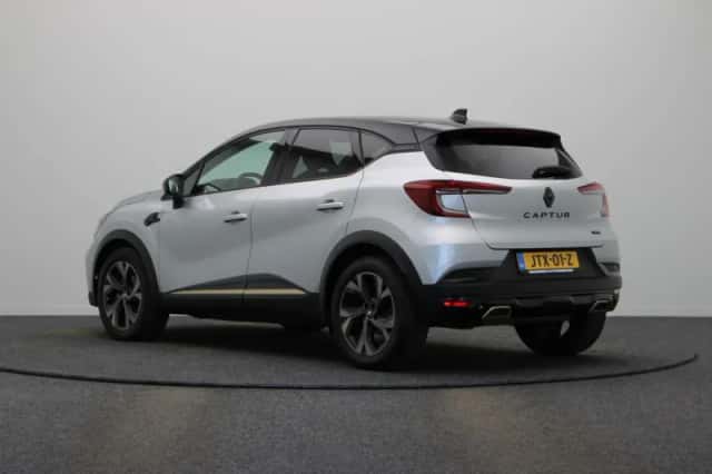 Renault Captur (2023) thumbnail 2