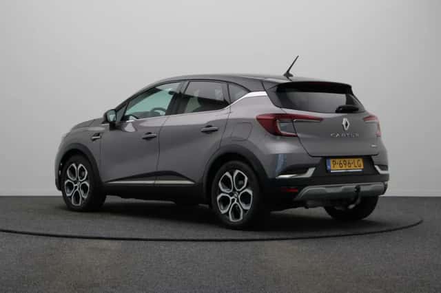 Renault Captur (2022) thumbnail 2