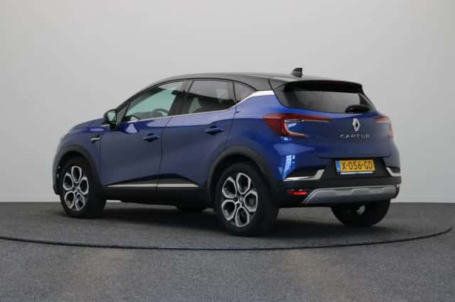 Renault Captur (2023) thumbnail 2