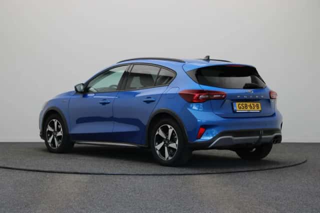 Ford Focus (2023) thumbnail 2