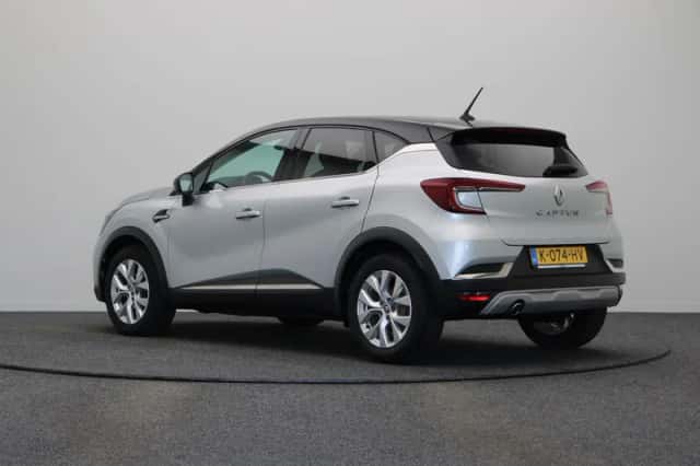 Renault Captur (2021) thumbnail 2