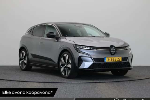 Renault Mégane E-Tech (2022) thumbnail 1