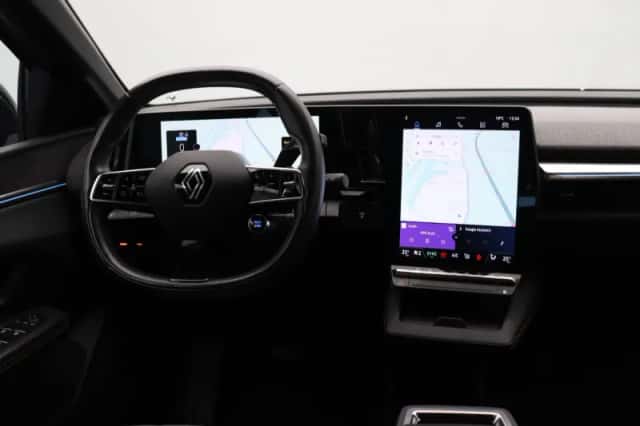 Renault Mégane E-Tech (2022) thumbnail 5