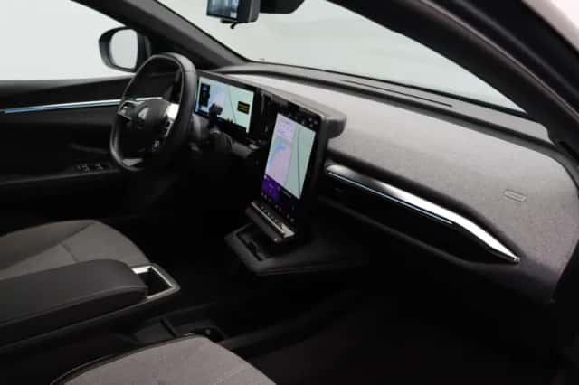 Renault Mégane E-Tech (2022) thumbnail 6