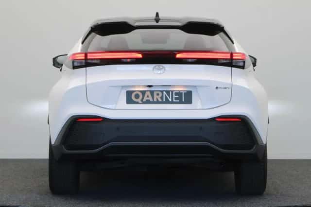 Toyota C-HR (2025) thumbnail 6