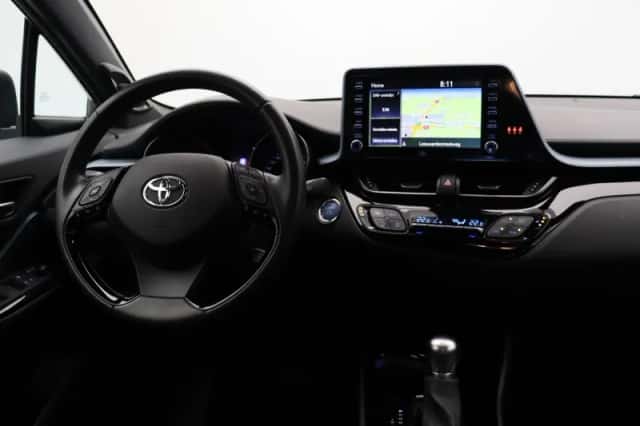 Toyota C-HR (2020) thumbnail 3