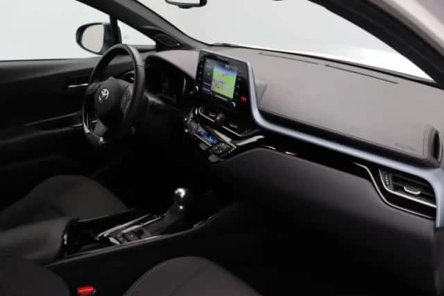 Toyota C-HR (2020) thumbnail 4