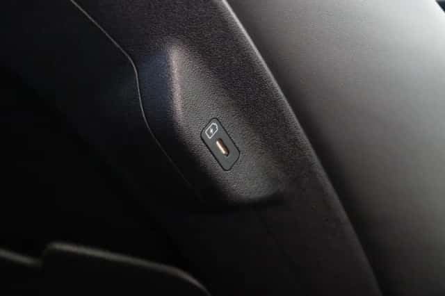 Kia EV6 (2023) thumbnail 4