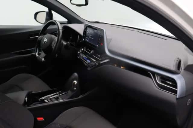 Toyota C-HR (2020) thumbnail 5