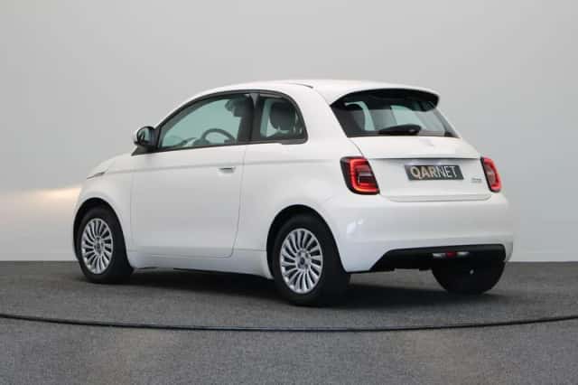 Fiat 500e (2023) thumbnail 2