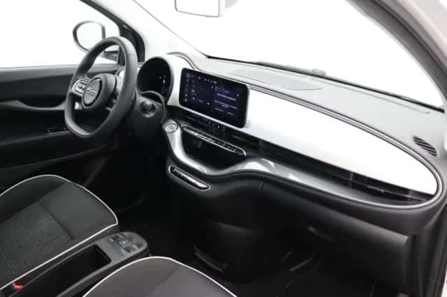 Fiat 500e (2023) thumbnail 6