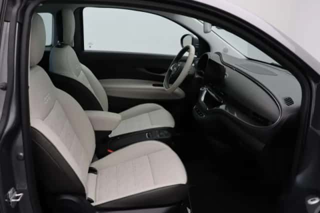 Fiat 500 (2023) thumbnail 6
