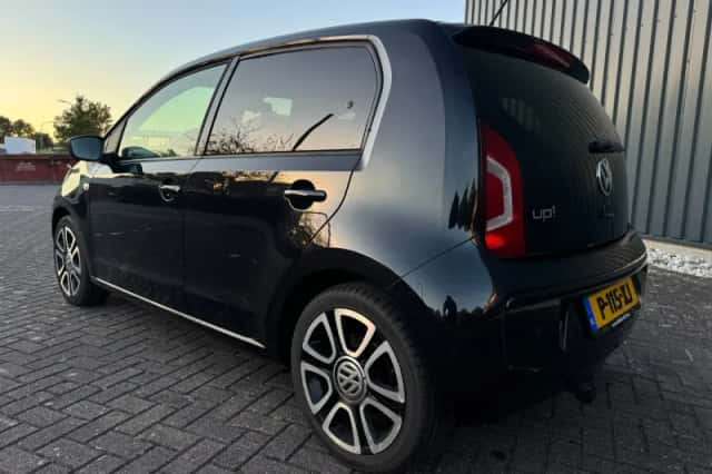 Volkswagen Up! (2014) thumbnail 3