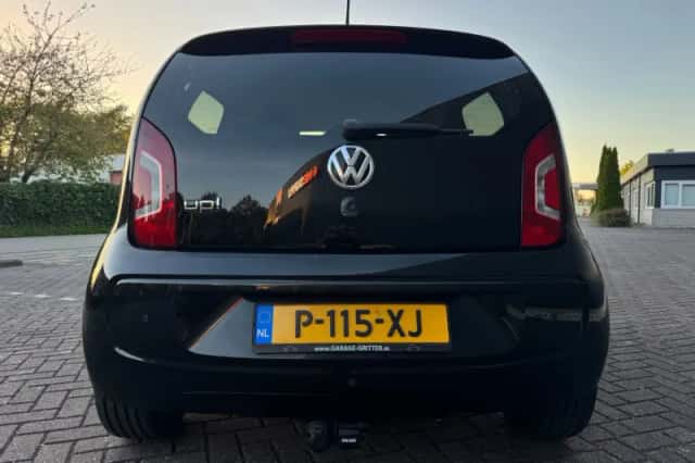 Volkswagen Up! (2014) thumbnail 4