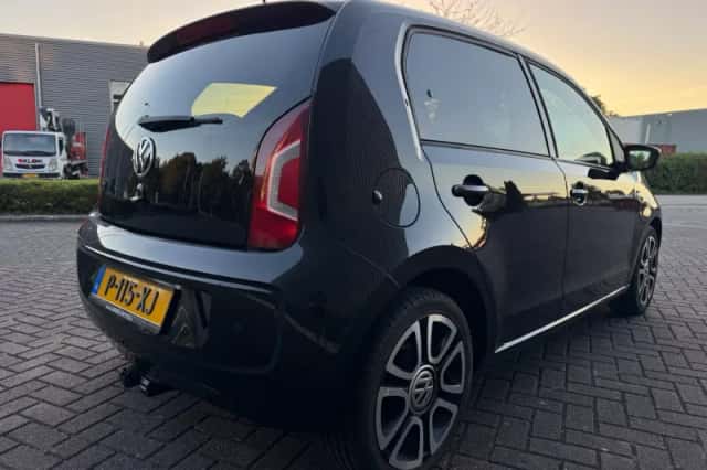 Volkswagen Up! (2014) thumbnail 5