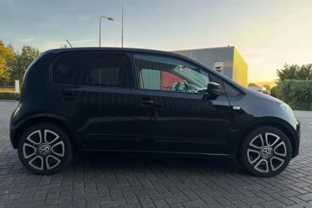 Volkswagen Up! (2014) thumbnail 6