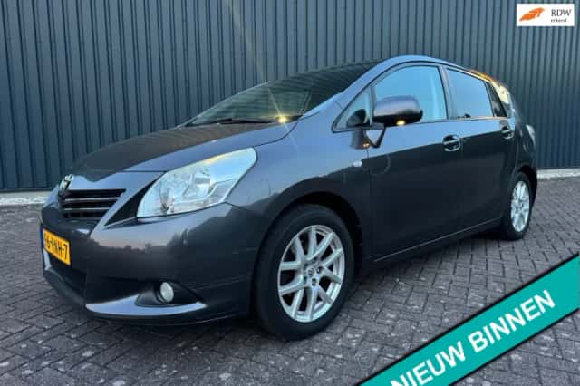 Toyota Verso (2011) thumbnail 1
