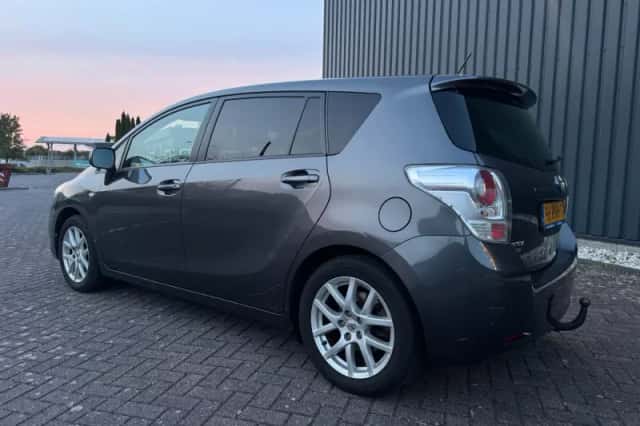 Toyota Verso (2011) thumbnail 3