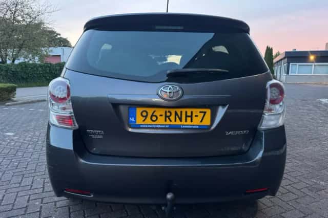 Toyota Verso (2011) thumbnail 4