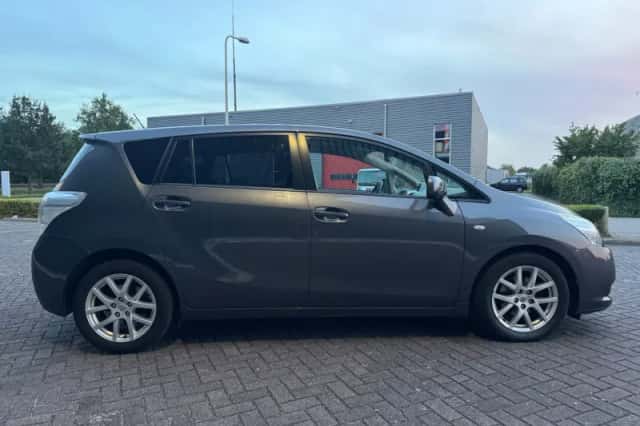 Toyota Verso (2011) thumbnail 6
