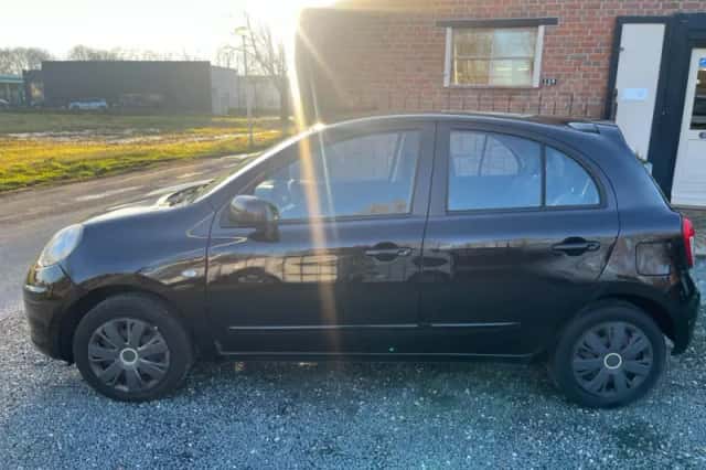 Nissan Micra (2012) thumbnail 3