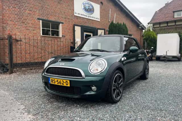 MINI Cabrio (2010) thumbnail 1