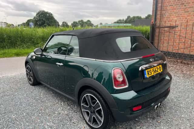MINI Cabrio (2010) thumbnail 3