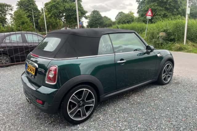 MINI Cabrio (2010) thumbnail 5