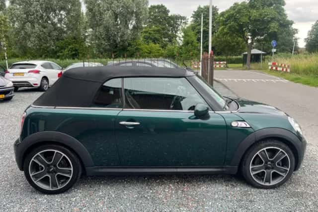 MINI Cabrio (2010) thumbnail 6