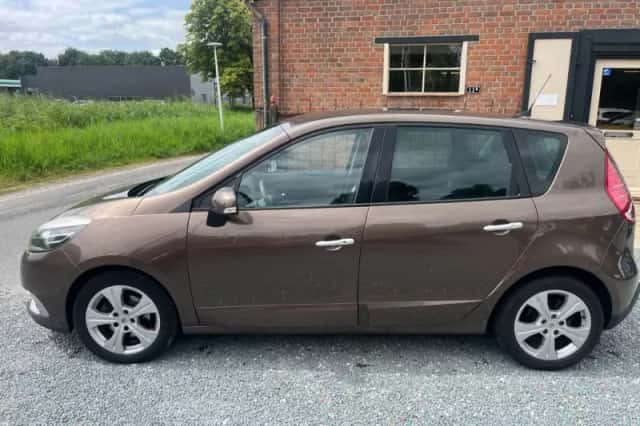 Renault Scénic (2012) thumbnail 2