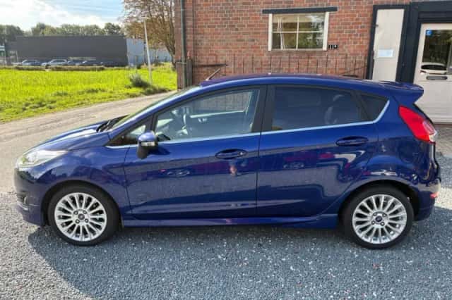 Ford Fiesta (2014) thumbnail 2