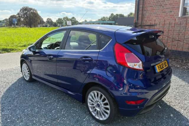 Ford Fiesta (2014) thumbnail 3
