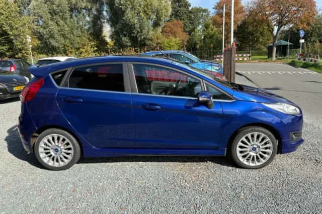 Ford Fiesta (2014) thumbnail 6