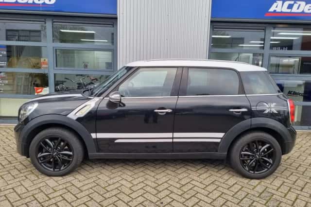 MINI Countryman (2012) thumbnail 3