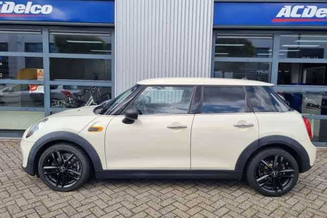 MINI One (2016) thumbnail 2
