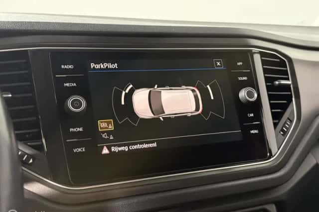 Volkswagen T-Roc (2018) thumbnail 6