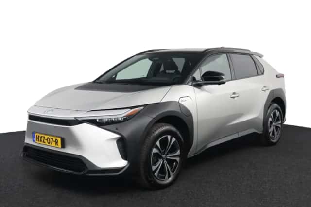 Toyota bZ4X (2025) thumbnail 1