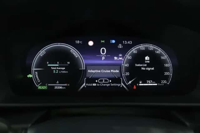 Toyota C-HR (2024) thumbnail 6